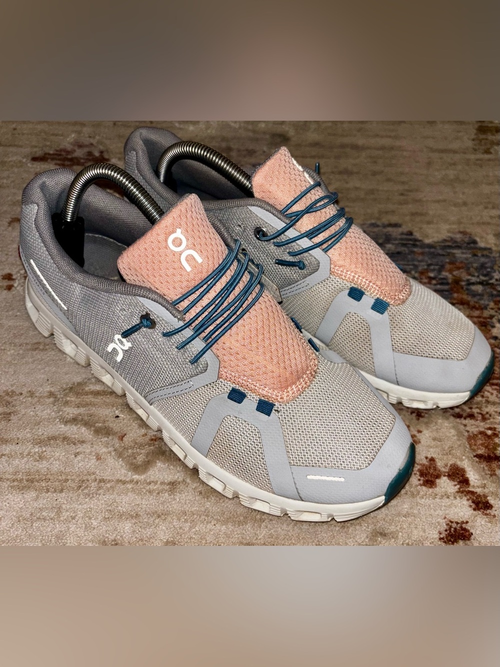On Cloud 5 Athletic Shoes in Gray/Pink